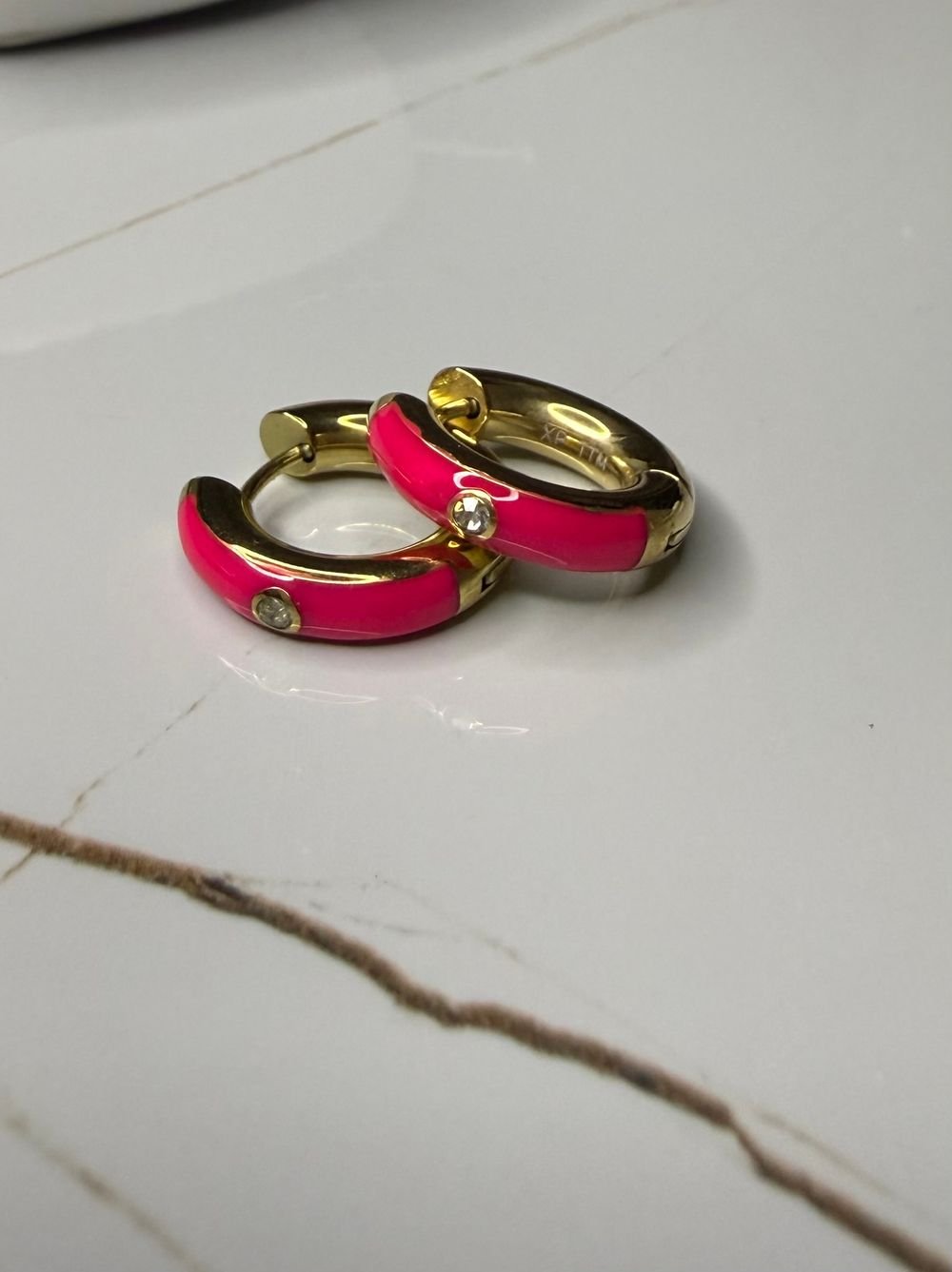 Aretes Argollas Fucsia Pop en acero inoxidable
