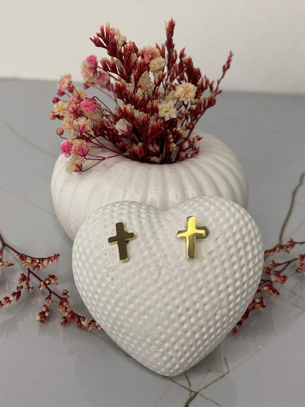 Aretes Cruz Minimalista en acero inoxidable
