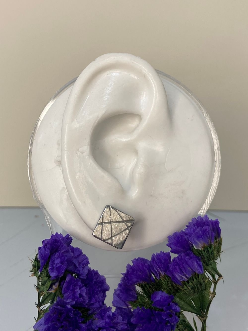 Aretes Cuadrado Texturizado en acero inoxidable