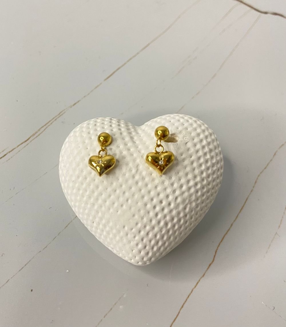 Aretes de corazón dorado en acero inoxidable
