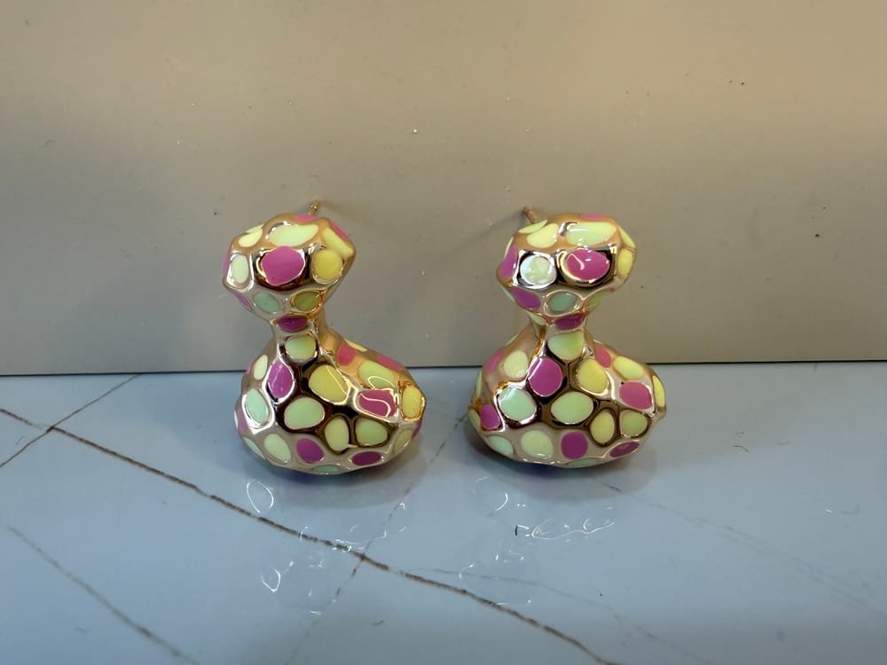 Aretes Esmalte Abstracto Dorado en acero inoxidable