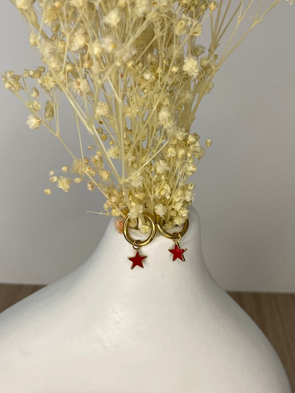 Aretes Estrellas Calada Dorado en acero inoxidable