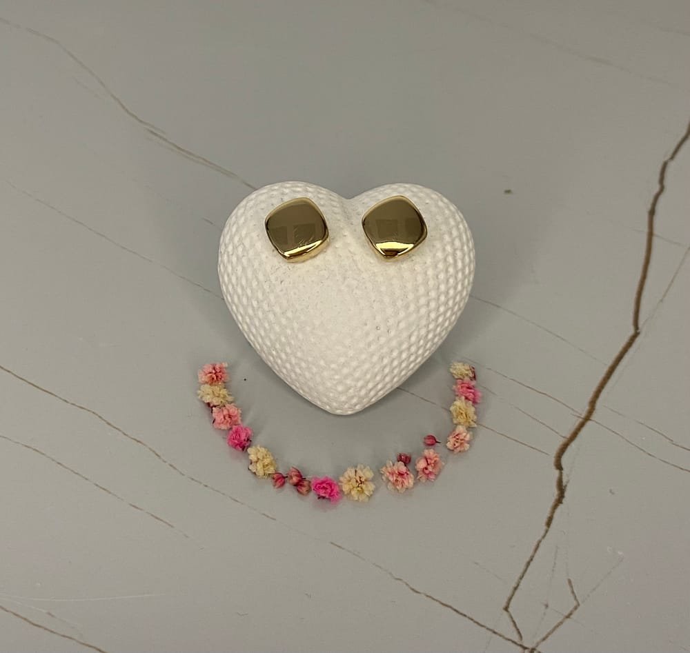 Aretes Topo Cuadrado Dorado en acero inoxidable