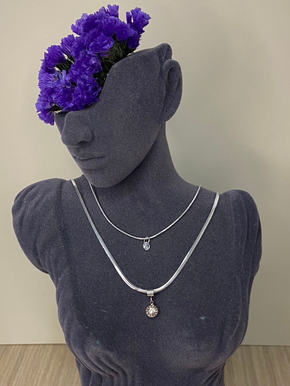 Collar Doble Cristales Plateado en acero inoxidable