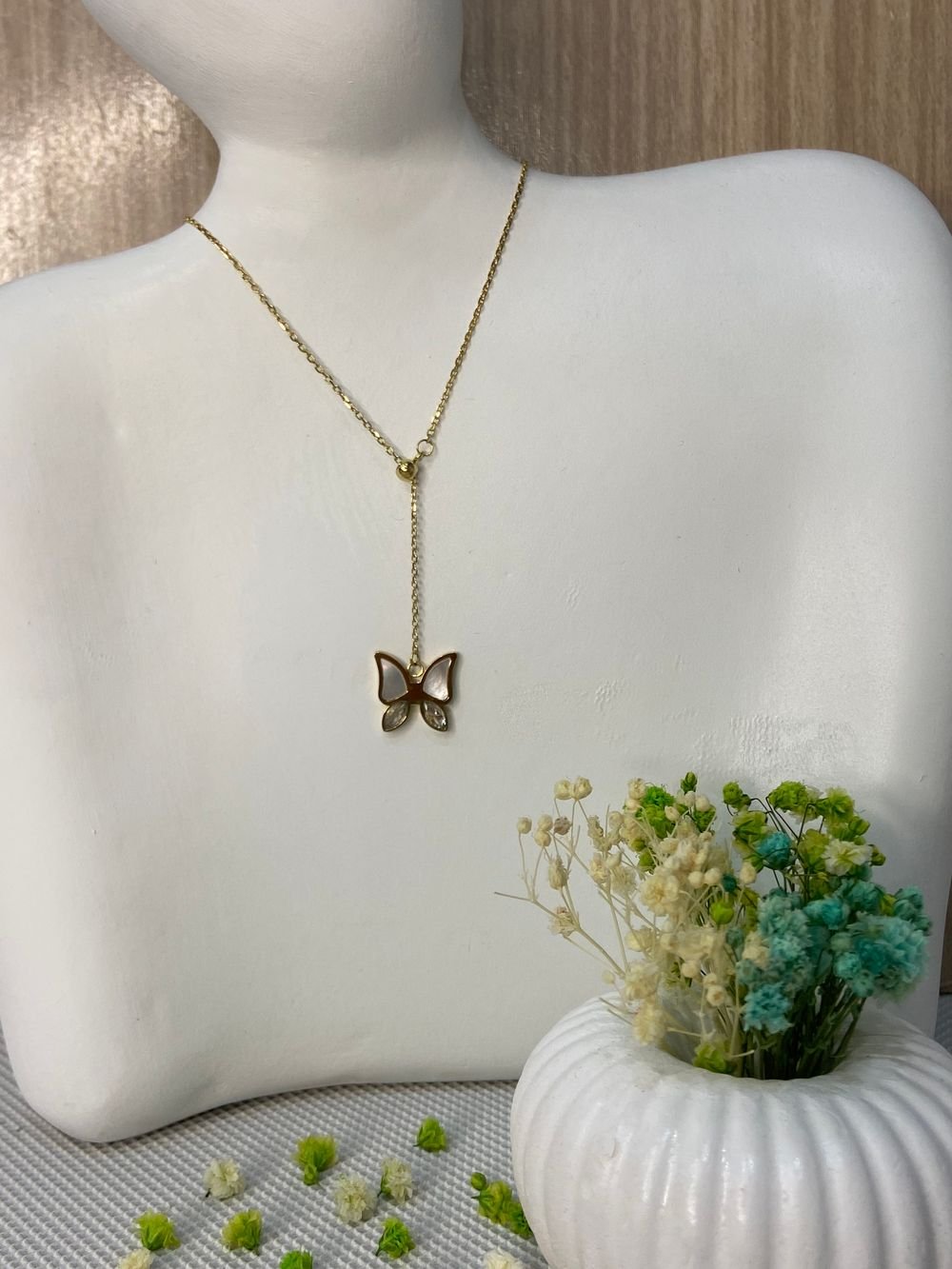 Collar Mariposa Nácar Dorado en acero inoxidable