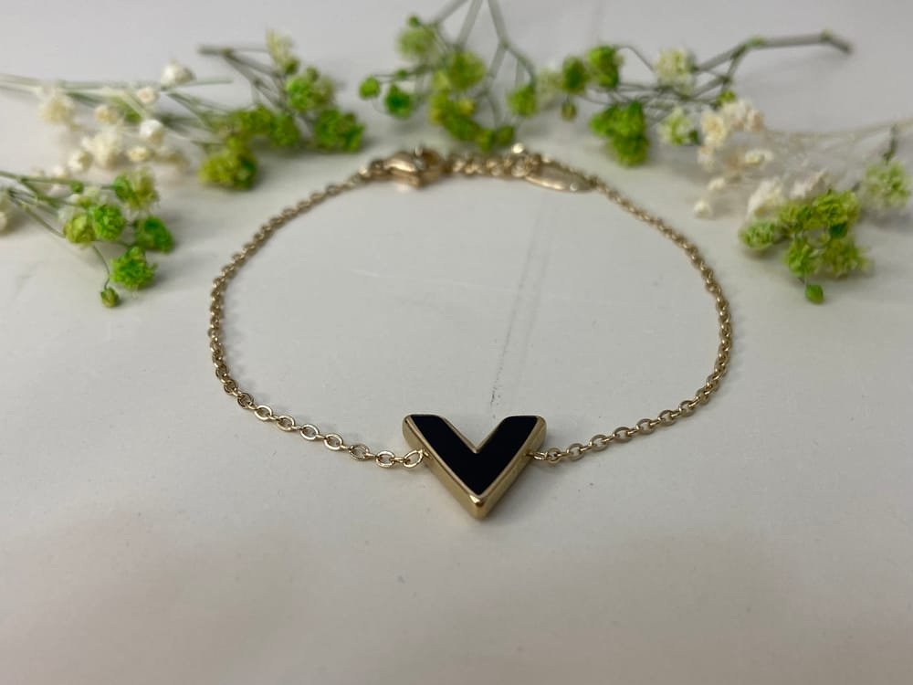 Pulsera Inicial V Dorada en acero inoxidable