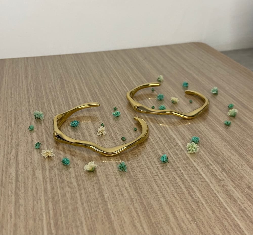 Pulsera Fluidez Dorada en acero inoxidable
